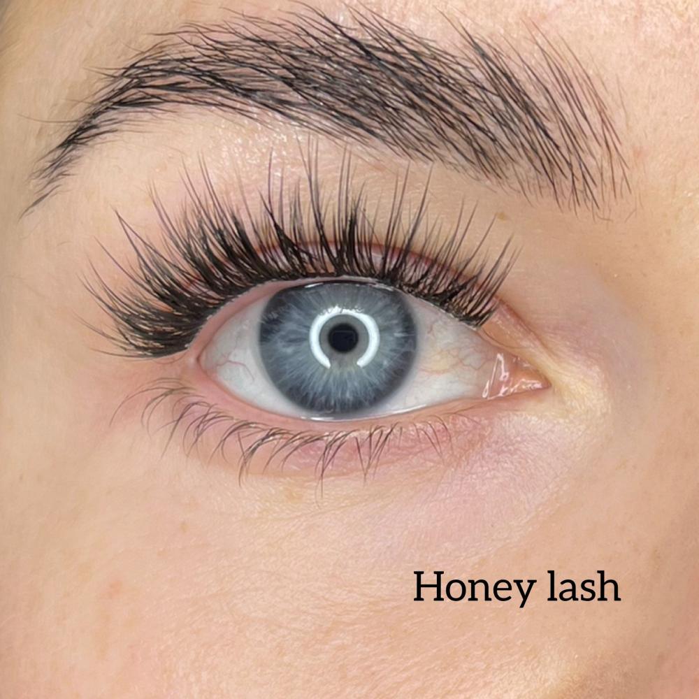 Starter kit with three packs of pre-cut lashes