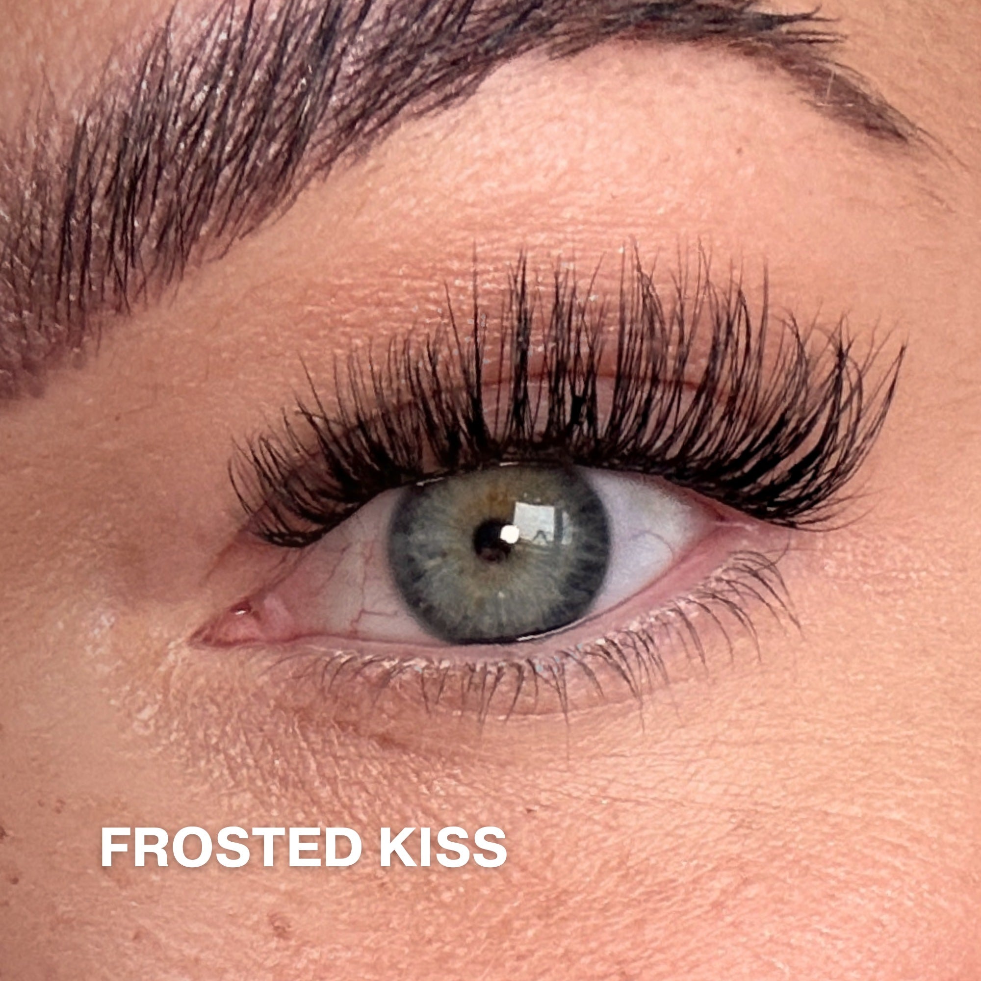 Frosted Kiss Set with 100 Cluster Lashes - Limited Edition