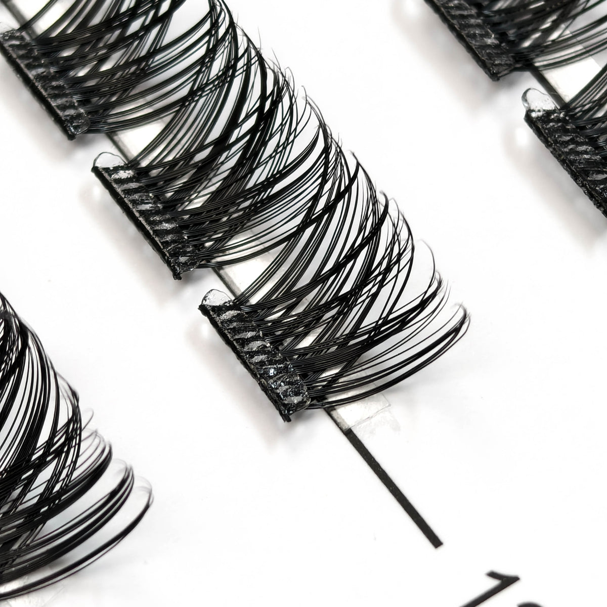 Ready &amp; Go Pre-Glued Lashes, Model 3 (Tiger)